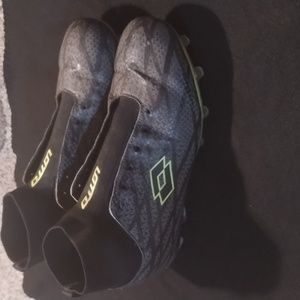 Men's size 9- Soccer Cleats